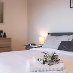 Skyline Retreat Apartament *